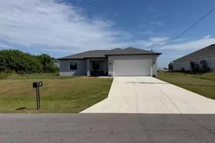 8041 Sherwood Cir E, Labelle, FL 33935 - Photo 1