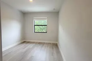 9045 Madrid Cir, Naples, FL 34104 - Photo 17