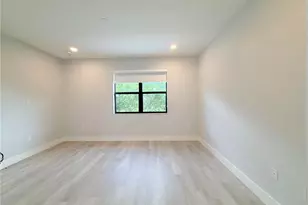 9045 Madrid Cir, Naples, FL 34104 - Photo 13