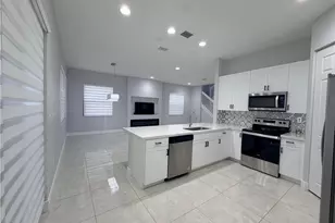 9045 Madrid Cir, Naples, FL 34104 - Photo 3