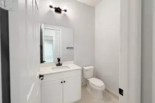 9045 Madrid Cir, Naples, FL 34104 - Photo 15