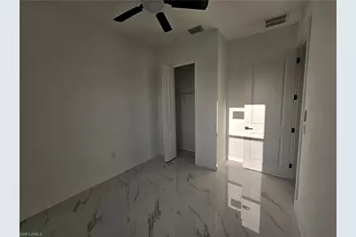 913 NE 15th Ln, Cape Coral, FL 33909 - Photo 11