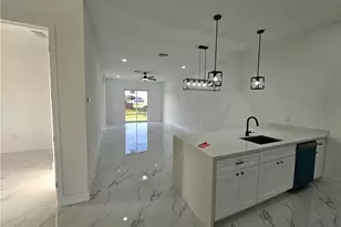 913 NE 15th Ln, Cape Coral, FL 33909 - Photo 15