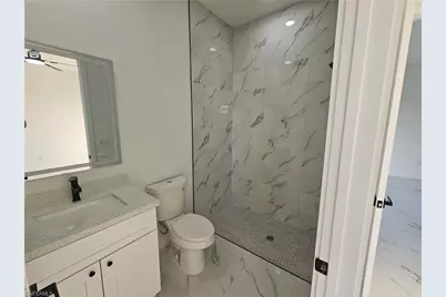 913 NE 15th Ln, Cape Coral, FL 33909 - Photo 19