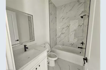 913 NE 15th Ln, Cape Coral, FL 33909 - Photo 9