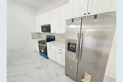 913 NE 15th Ln, Cape Coral, FL 33909 - Photo 13