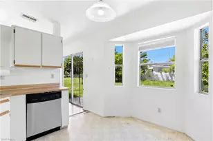 325 NE 10th St, Cape Coral, FL 33909 - Photo 15