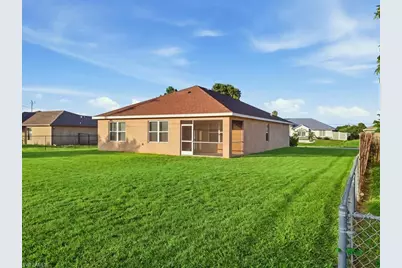 226 NE 9th Ave, Cape Coral, FL 33909 - Photo 9