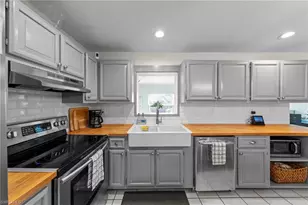871 Entrada Dr S, Fort Myers, FL 33919 - Photo 11