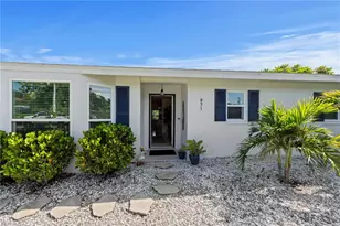 871 Entrada Dr S, Fort Myers, FL 33919 - Photo 3