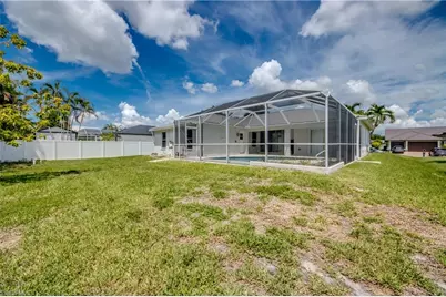 2114 SW 39 St, Cape Coral, FL 33914 - Photo 9