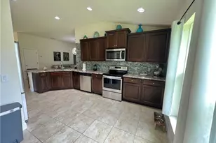 555 Sargent St, Lehigh Acres, FL 33972 - Photo 9