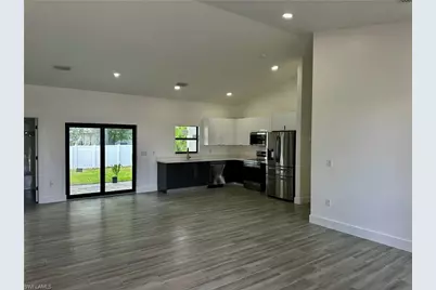 1318 NE 4th Pl, Cape Coral, FL 33909 - Photo 5