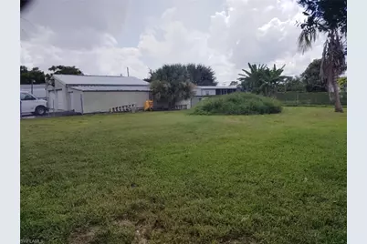 306 Pinecrest Ave NW, Moore Haven, FL 33471 - Photo 5