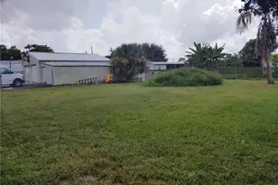 306 Pinecrest Ave NW, Moore Haven, FL 33471 - Photo 5