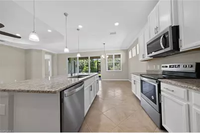 8051 Venetian Pointe Dr, Fort Myers, FL 33908 - Photo 27
