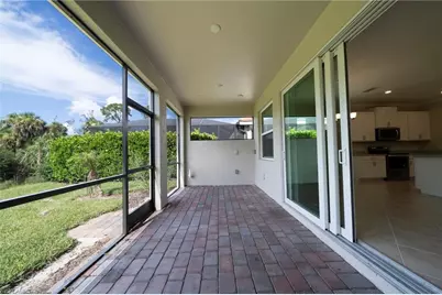8051 Venetian Pointe Dr, Fort Myers, FL 33908 - Photo 31