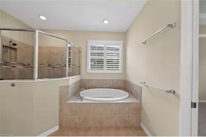 8051 Venetian Pointe Dr, Fort Myers, FL 33908 - Photo 37