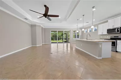 8051 Venetian Pointe Dr, Fort Myers, FL 33908 - Photo 21