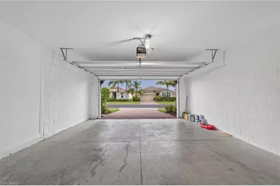 8051 Venetian Pointe Dr, Fort Myers, FL 33908 - Photo 41