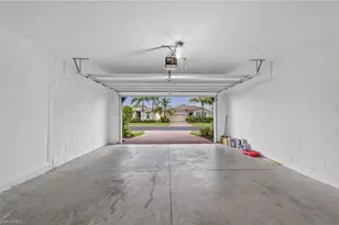 8051 Venetian Pointe Dr, Fort Myers, FL 33908 - Photo 41