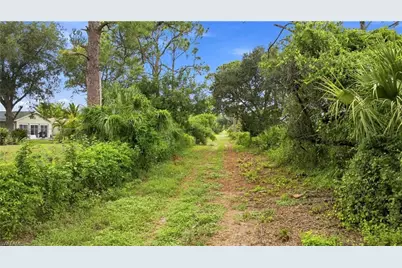 2203 NE 28th St, Cape Coral, FL 33909 - Photo 47