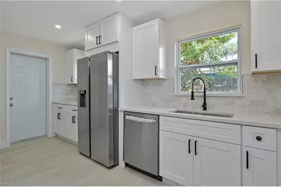 367 Rosemont Dr, Fort Myers, FL 33916 - Photo 9