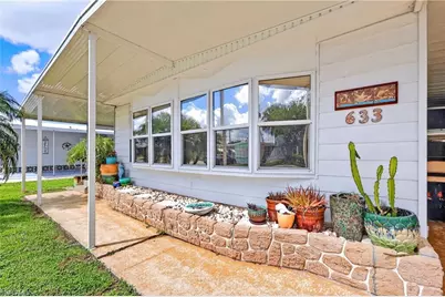 633 Forest Palm Ct, North Fort Myers, FL 33917 - Photo 5