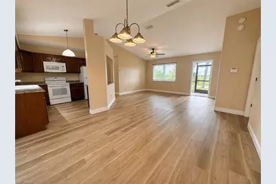 804 NE 7th Pl, Cape Coral, FL 33909 - Photo 5