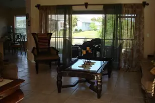 905 SW 8th Ct, Cape Coral, FL 33991 - Photo 5