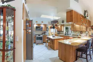 901 SW 51st Terrace, Cape Coral, FL 33914 - Photo 9
