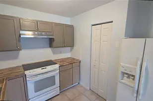 2624 Jean Marie Ct, Fort Myers, FL 33916 - Photo 5