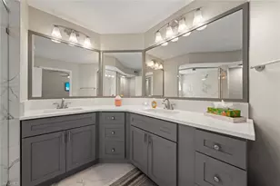 592 Beachwalk Cir, Naples, FL 34108 - Photo 45