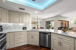 592 Beachwalk Cir, Naples, FL 34108 - Photo 35