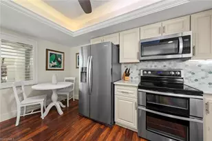 592 Beachwalk Cir, Naples, FL 34108 - Photo 37