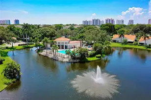 592 Beachwalk Cir, Naples, FL 34108 - Photo 15