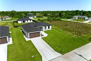 914 Manresa Ave S, Lehigh Acres, FL 33974 - Photo 21