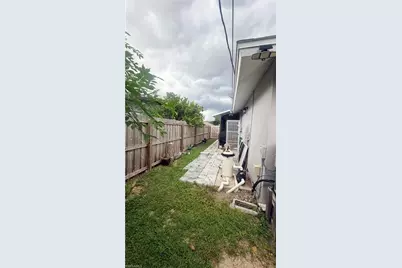 2230 Crystal Dr, Fort Myers, FL 33907 - Photo 37
