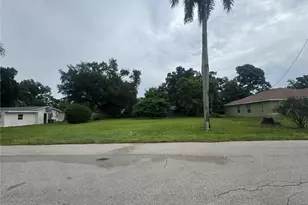 653 Oleander Ave, Fort Myers, FL 33916 - Photo 1