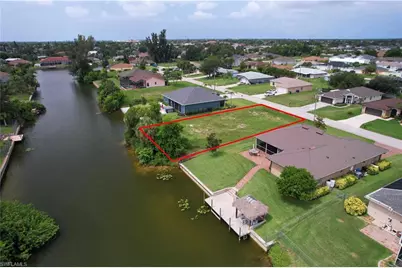 303 NE 17th Pl, Cape Coral, FL 33909 - Photo 5
