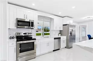 256 SE Santa Barbara Pl, Cape Coral, FL 33990 - Photo 21