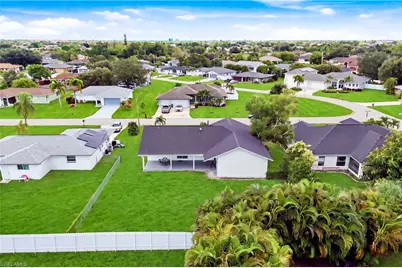 256 SE Santa Barbara Pl, Cape Coral, FL 33990 - Photo 7
