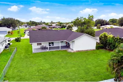 256 SE Santa Barbara Pl, Cape Coral, FL 33990 - Photo 37