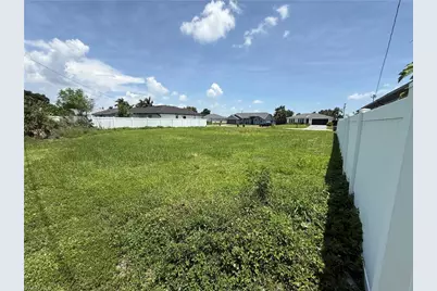 1621 SE 19th Ln, Cape Coral, FL 33990 - Photo 3