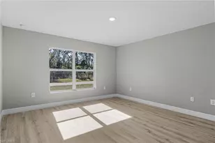 545 Oakshire Ln, Lehigh Acres, FL 33972 - Photo 7