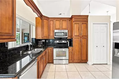 2138 SE 5th Pl, Cape Coral, FL 33990 - Photo 11