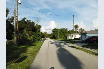 556 Clark St, North Fort Myers, FL 33903 - Photo 5