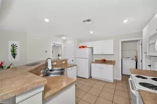 1722 NE 11th St, Cape Coral, FL 33909 - Photo 9