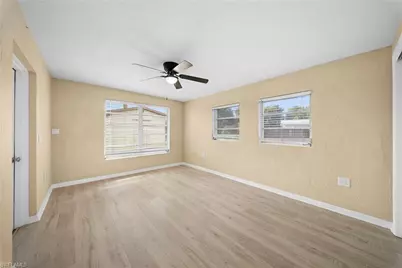275 Lakeview Dr, North Fort Myers, FL 33917 - Photo 13