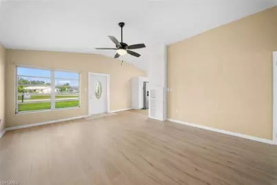 275 Lakeview Dr, North Fort Myers, FL 33917 - Photo 5